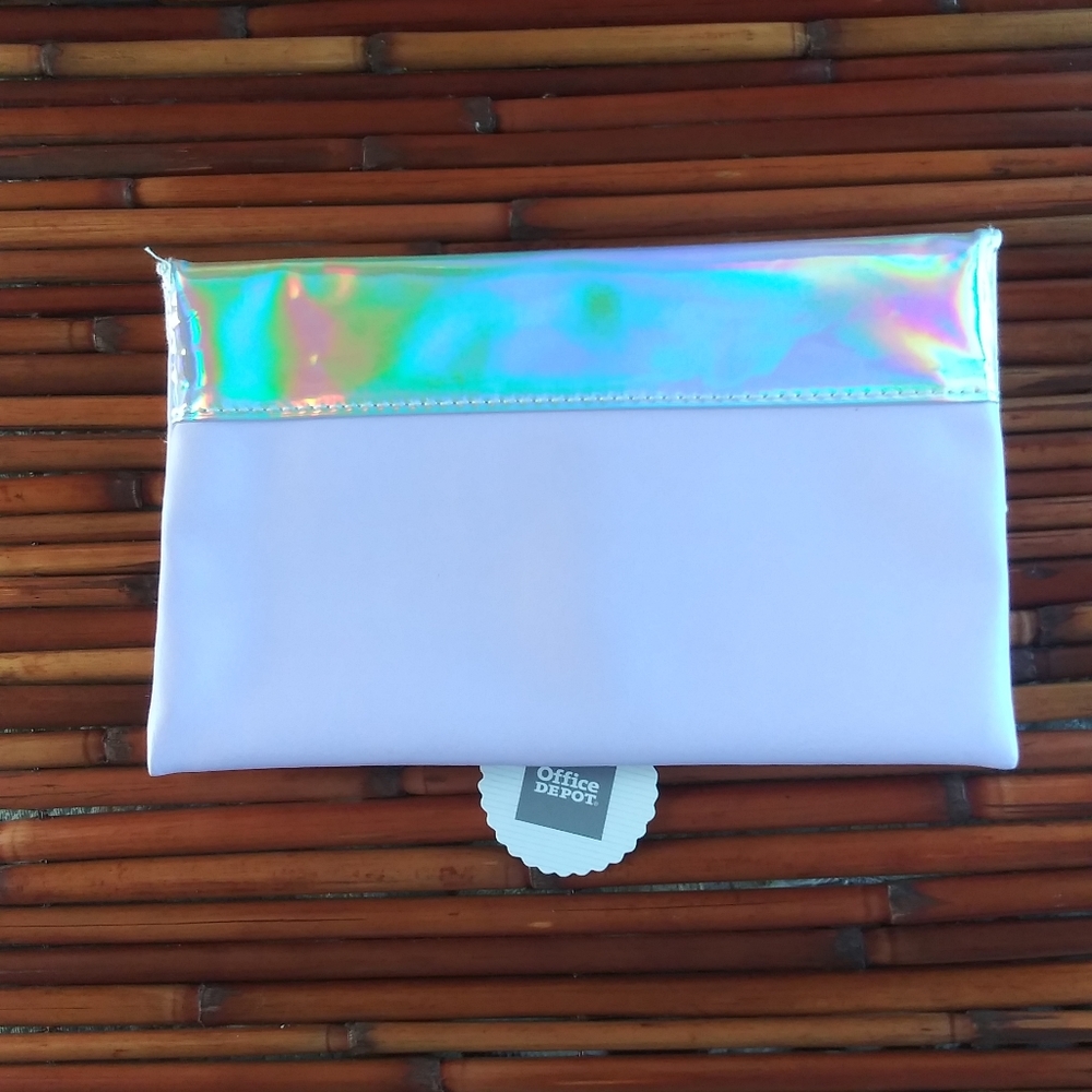 ๐ NWT Foldover pouch - Picture 2 of 6
